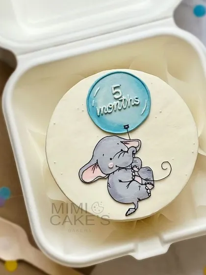 A cute elephant-themed bento cake to celebrate 5 months. This mini cake features a hand-drawn elephant holding a balloon.