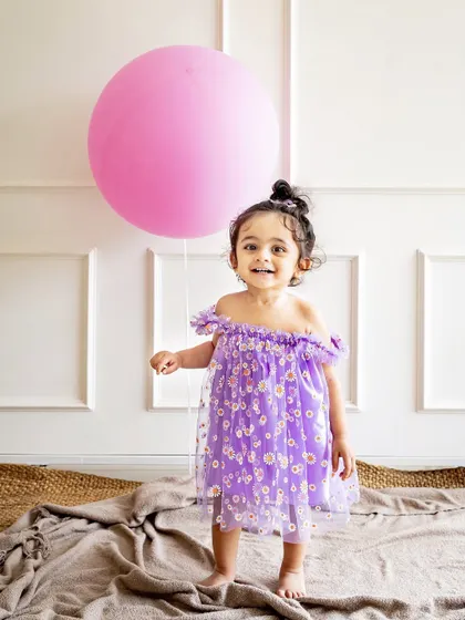 A simple prop like a big pink balloon can bring so much wonder and joy to a toddler photoshoot. These shots are full of curiosity and fun.