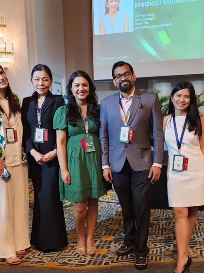 Pictured here with my esteemed international colleagues at the IMCAS Asia 2024 conference. Collaborating with experts from Brazil, Myanmar, Thailand, and Iran helps foster a global perspective on hair restoration techniques.