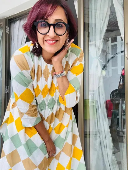 A cheerful pose in my Christmas outfit. The geometric block print is so eye-catching.