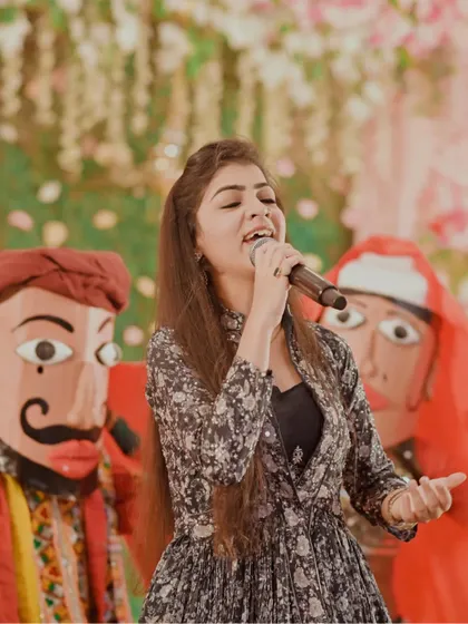 Performing at a Maayra event in Raipur with traditional puppeteers in the background. We can arrange for other folk artists to enhance the cultural experience.