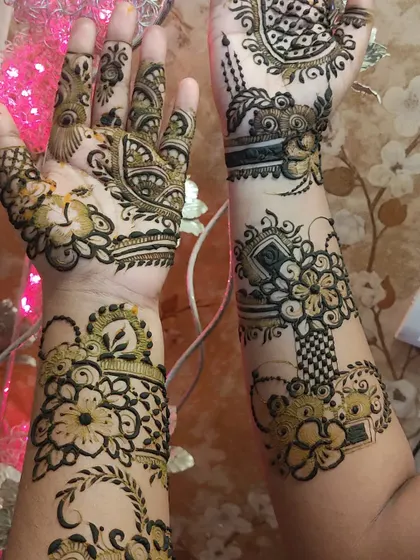 Another angle of the modern floral design from ID 106, showing the full composition on both arms.