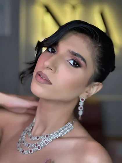 Recreating Kim Kardashian's iconic Met Gala glam. This look is all about sculpted features, a sharp cat-eye, and a matte nude lip for a high-fashion, modern aesthetic.