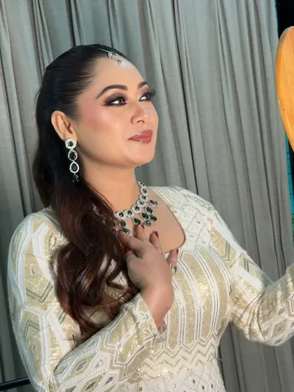 That first look in the mirror is always a magical moment. The bride is admiring her Nikkah look, which speaks of elegance and timeless beauty.