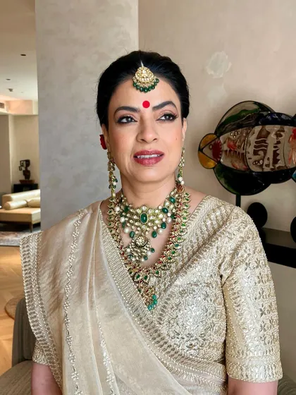 A regal look for the mother of the bride. Her kohl-rimmed eyes and red bindi are classic elements that we balanced with a soft, glowing base.