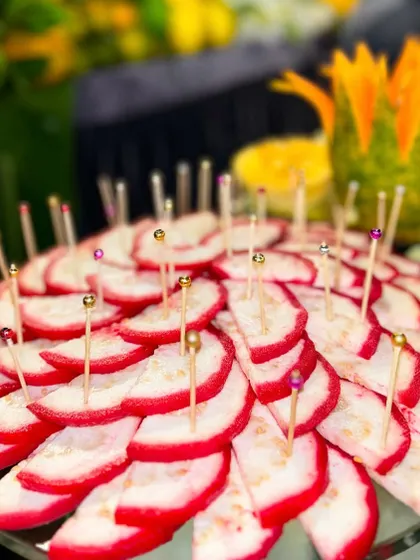 The sweet and juicy Red Guava is as captivating to the eyes as it is to the palate. The beautiful red-tinged slices are arranged in a floral pattern.