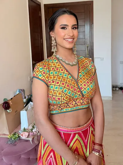 Meher shines in this beautiful bronze glam look. It's a perfect choice for a daytime pre-wedding event, providing a healthy glow that looks stunning in the sunlight.