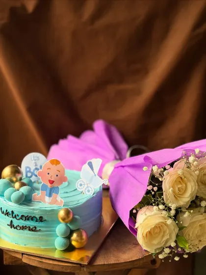 Welcoming a new baby boy with this sweet celebration set. It includes a themed "Welcome Home" cake and a lovely bouquet of white roses.