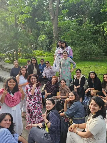 A duplicate of 50, showing a group of entrepreneurs.