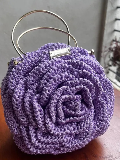 This lavender Rose Bag is ready to be shipped! I love the combination of the soft purple yarn and the shiny gold handles.