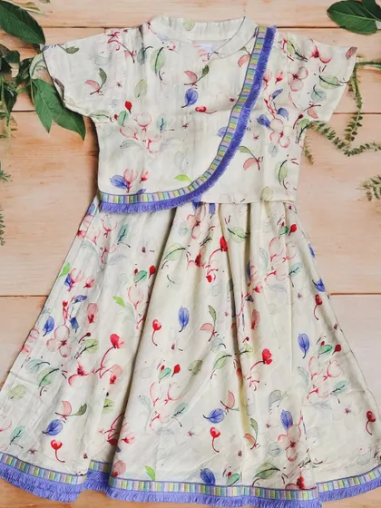 Step into a world of whimsy with our handloom cotton set, adorned with delicate blooms and a touch of playful purple fringe.