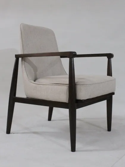 This mid-century chair is a study in meticulous design. The clean lines of the wooden frame and the perfectly tailored cushion speak to its quality and timeless style.