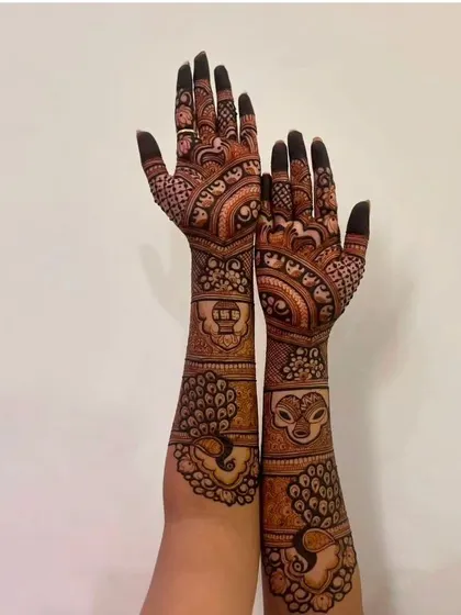 This design features peacocks on the lower arms and a kalash motif on the upper arms, perfect for a traditional wedding ceremony.