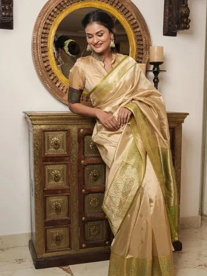 There is a timeless elegance to a classic cream and gold combination. This pure silk saree exudes sophistication with its subtle sheen and rich green and gold border. It’s a versatile and graceful choice that is perfect for formal events, ceremonies, and weddings.