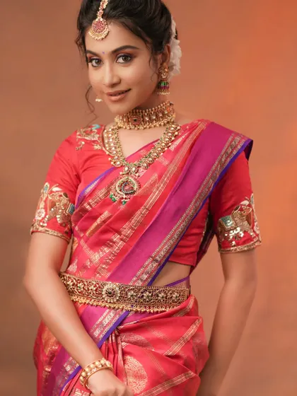 The complete look with the waist belt (vaddanam) adds a traditional touch that is perfect for festive celebrations.