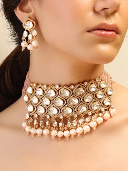 A beautiful and feminine choker featuring a lattice of polki diamonds and delicate pearl drops, set on a base of pink beads.