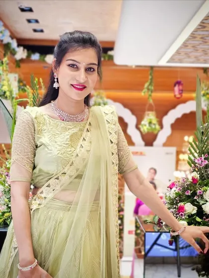 A soft and pretty look for anchor Brunda for a Bhima Jewellers event. The makeup is light and fresh, with a focus on a subtle pink lip and defined eyes, perfect for hosting and interacting with an audience.