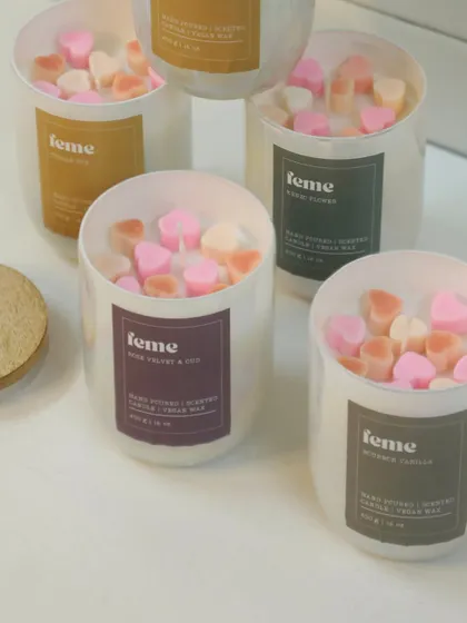 Our holographic jars with heart melts are a festive must-have. They add a touch of sparkle and love to your celebrations.