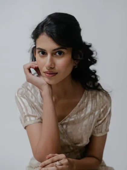 A close-up showcasing the "no-makeup" makeup look, with perfectly groomed brows and a hint of color on the lips.