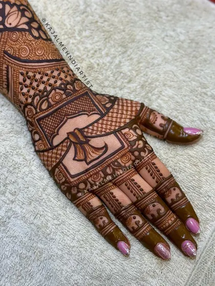 The palm side of the floral bridal design, featuring a beautiful bow motif and tiny elephants on the fingers.