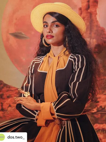 A 70s-inspired photoshoot with Dos Two. I created a set of textured, gold-foil nails to complement the groovy, retro fashion.