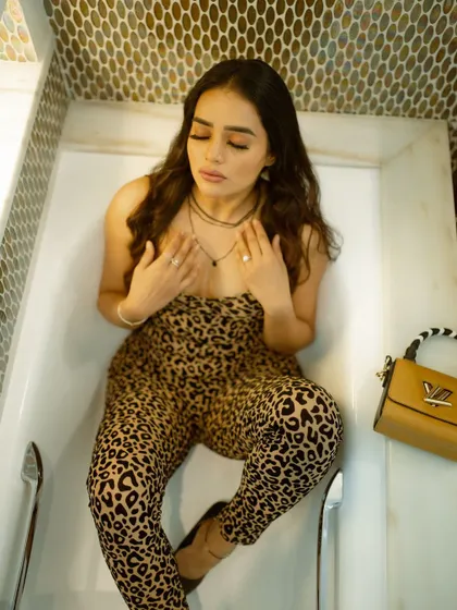 A duplicate of image 158, this creative editorial shot in a bathtub is bold and unconventional.