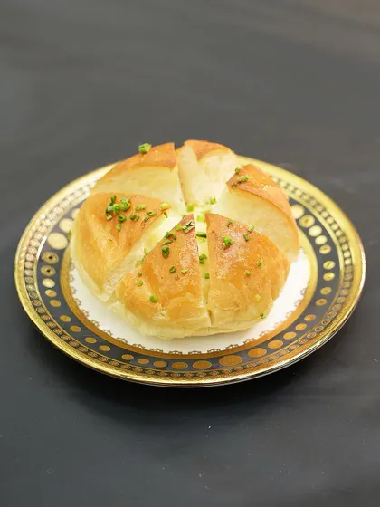 A viral sensation, perfected. Our Korean Garlic Bread is a pull-apart loaf of soft bread, soaked in garlic butter and filled with a generous amount of sweet cream cheese.