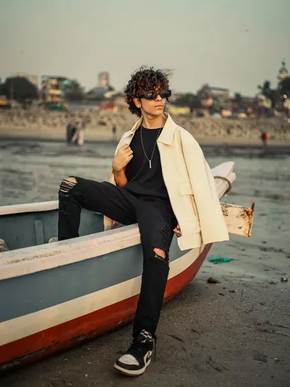 A variation of the boat shoot, with the model looking off-camera.