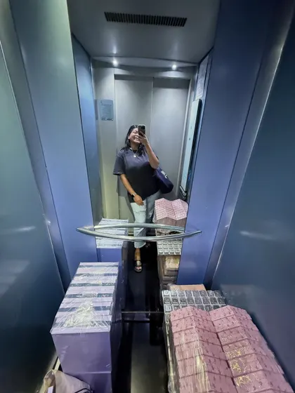 An elevator selfie with a car full of boxes, officially gearing up for the Diwali rush. I always have a good feeling about the festive season.