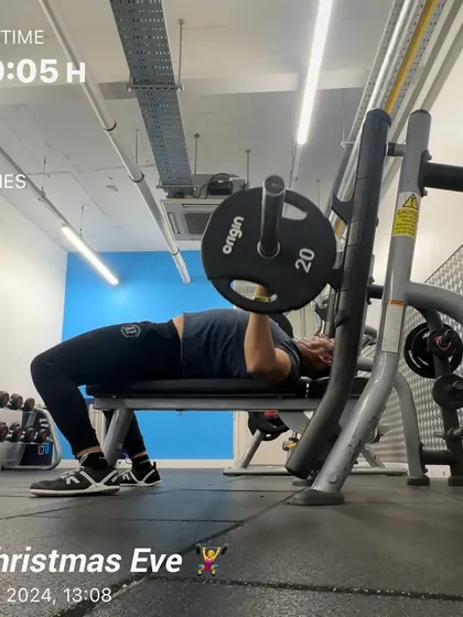 Even on holiday, the work continues. Here's a snapshot of a Christmas Eve gym session focusing on chest, back, and arms.