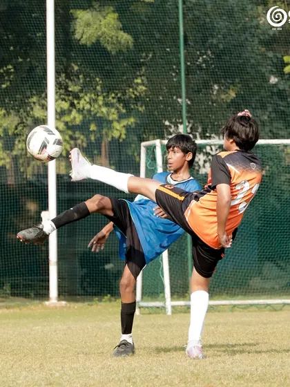 A high kick challenge for an aerial ball, showing great athleticism.