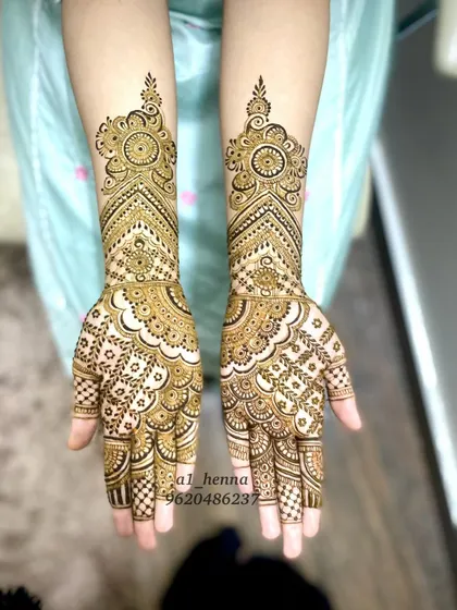 This symmetrical Indo-Arabic design is a popular choice for bridesmaids and wedding guests. It combines the boldness of Arabic patterns with the intricacy of Indian mehndi, creating a balanced and elegant look.