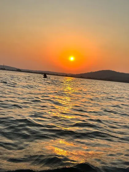 Find a moment of peace on the water. Our sunset kayaking sessions are perfect for unwinding and soaking in the stunning views of the Kanva backwaters.