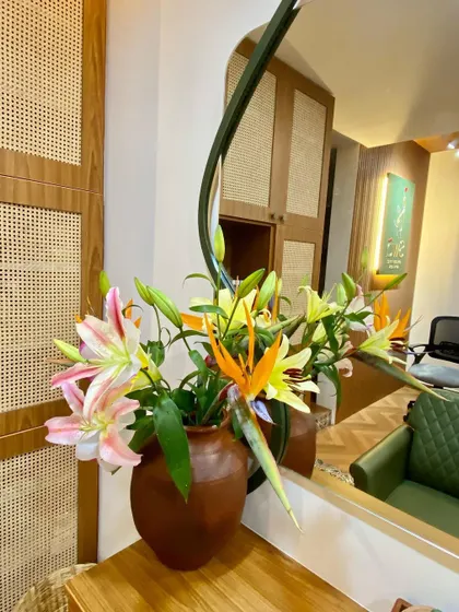 Fresh flowers are an essential part of our ambiance. Their natural beauty and fragrance add to the sense of freshness and vitality that defines the Swã experience.
