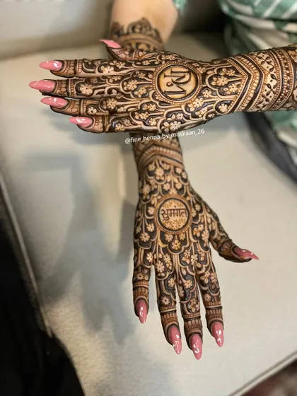 A beautiful back-of-hand design for an engagement, with the couple's initials 'RM' and the word 'Shagun' written in Hindi.