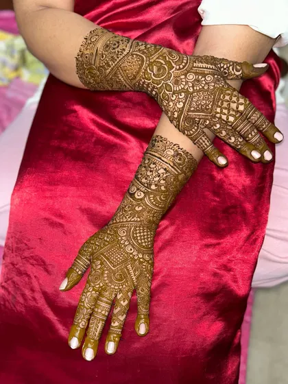 A beautiful engagement design with full coverage. The patterns are a mix of traditional Indian motifs, perfect for a grand celebration.