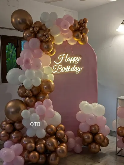 Another shot of this popular pink and rose gold design, highlighting the full and lush balloon garland.