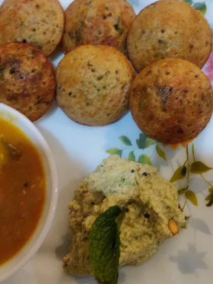 Another serving of our popular South Indian appe, showcasing their fluffy texture. A great snack or breakfast item for corporate events.