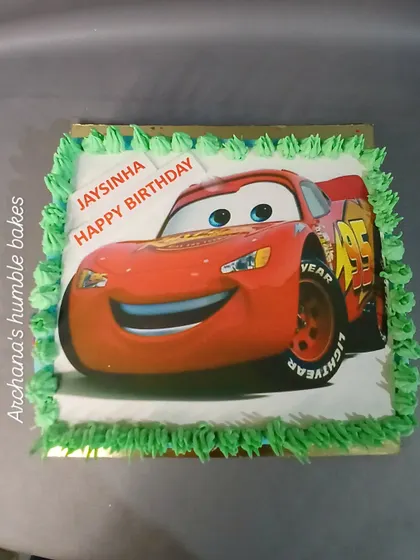 A classic photo cake featuring Lightning McQueen from the movie Cars.