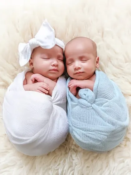 Double the love with this adorable twin newborn shoot. I have experience safely posing and photographing twins to capture their special, side-by-side bond.
