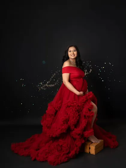 A little bit of sparkle to celebrate this magical time! For this shot, we added some glittery effects to the photo of this gorgeous mom-to-be in her dramatic red gown.