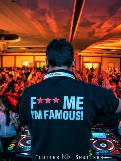 A duplicate of the "F*** Me I'm Famous!" crowd shot.