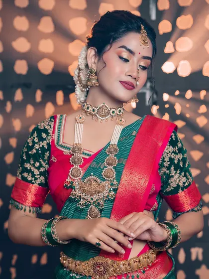 This bridal look exudes nothing but elegance. The makeup is a perfect balance of traditional elements and modern techniques, with warm-toned eyes and a matte lip.