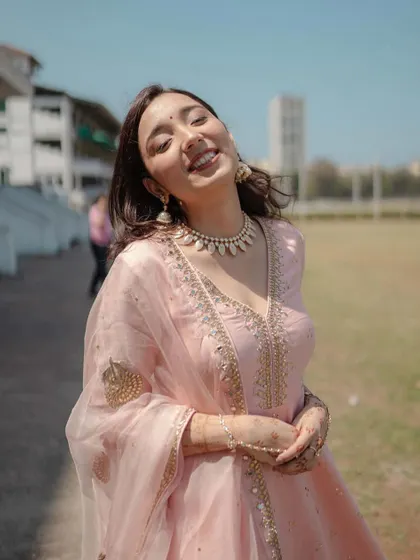 Tilting her head back to the sun, this bride is just glowing. This is the kind of effortless, radiant look I love to create.