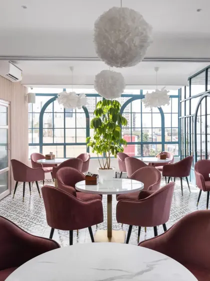 For the Zoca rooftop café, we designed a vibrant, refreshing space for a young, modern clientele. The interior features large arched windows, plush velvet seating in pastel hues, and playful lighting to create an atmosphere that is both energetic and inviting, suitable for casual meetings or lively events.