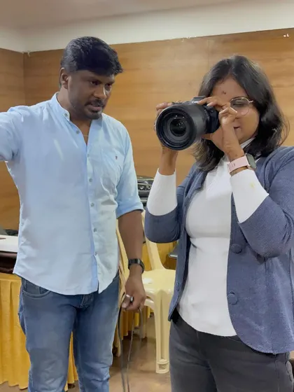 A student practicing with a professional camera under the guidance of an expert during our Bangalore masterclass.
