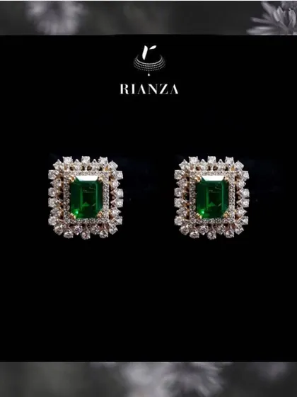 Here are the changeable earrings with a classic green emerald. This versatility is a core part of my trousseau planning service, maximizing the wearability of your investment.