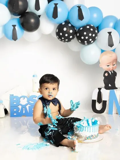 This little boss is in charge of his first birthday celebration. The Boss Baby themed cake smash is a hilarious and stylish way to capture your one-year-old's big personality.