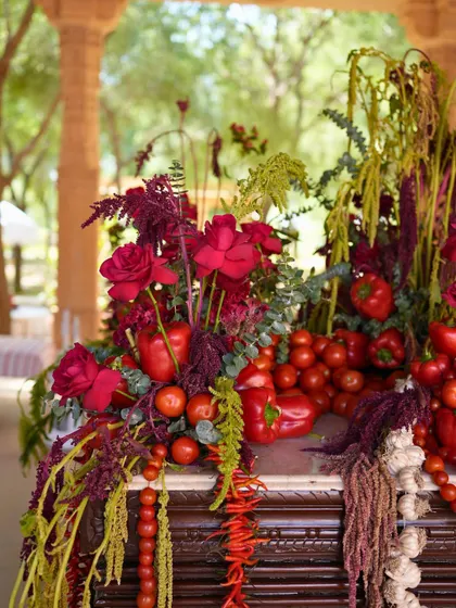 A unique centerpiece made from red peppers, tomatoes, and garlic, bringing the organic garden theme directly onto the tables.