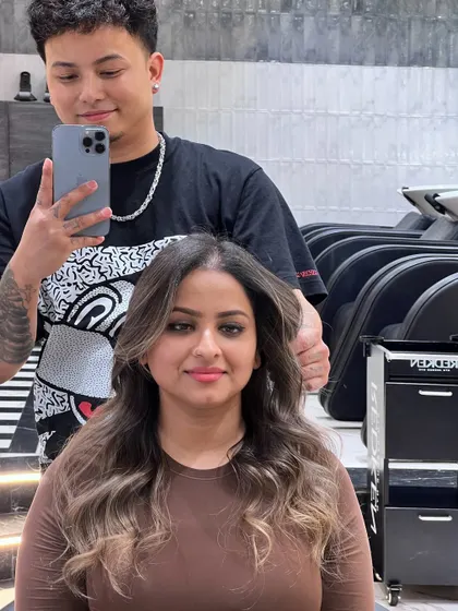 A beautiful cool-toned balayage created with Redken 09P and 09V to neutralize any warmth and achieve this perfect ashy result.